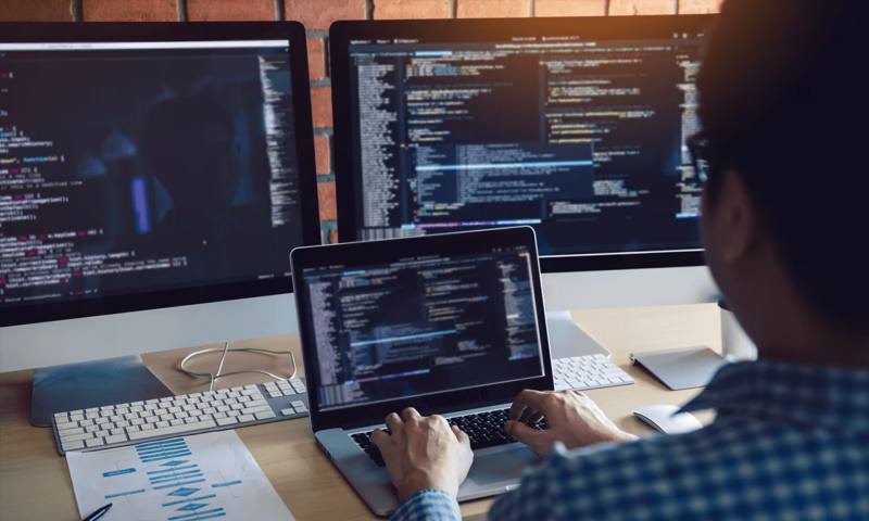数据科学选型：R与Python如何赋能长沙网站建设？
